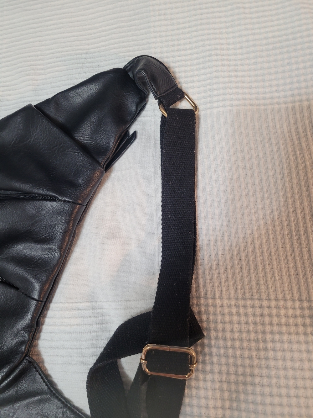 ⭐️  3/10$ Black Crossbody Sling Bag - Sleek Everyday Carry - Picture 8 of 9